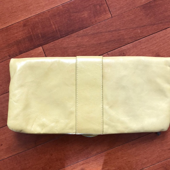 Lime green HOBO magnetic leather clutch - Picture 6 of 7